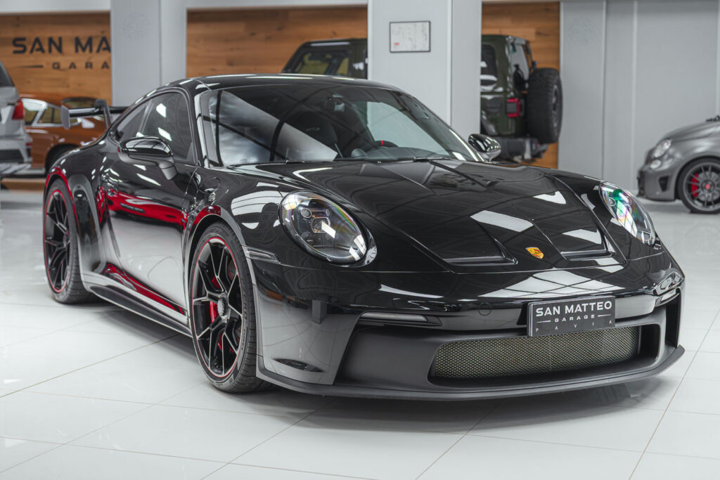 Porsche 16 Pro Max