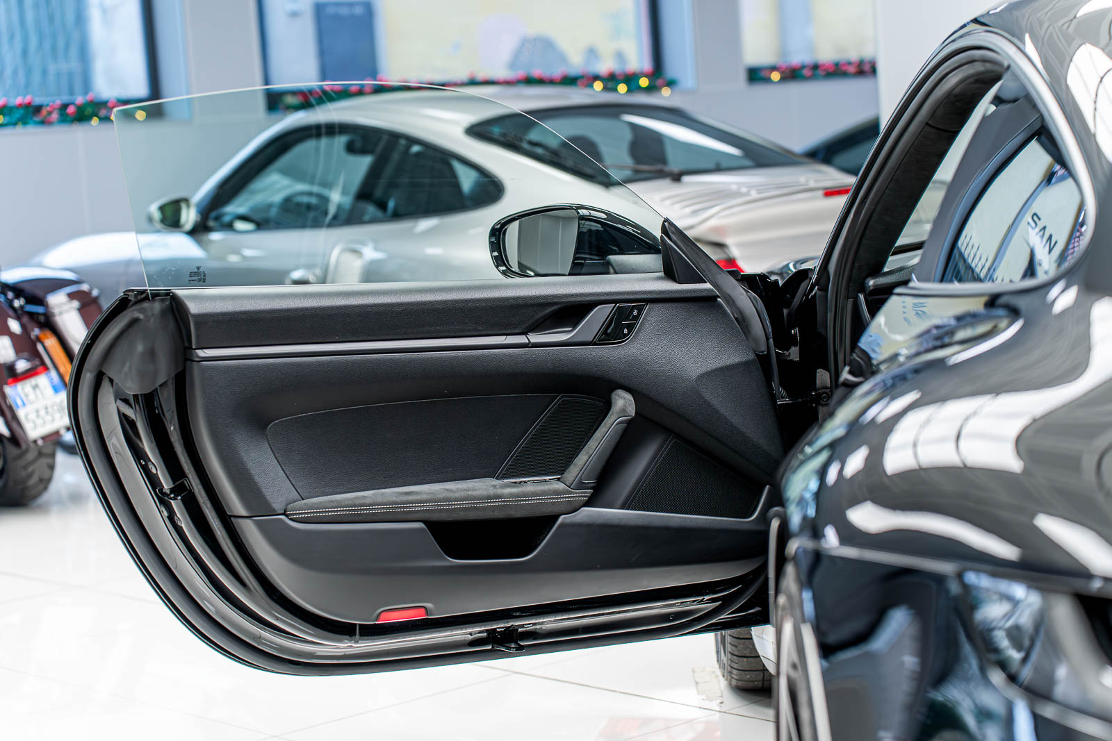 Porsche 16 Pro Max