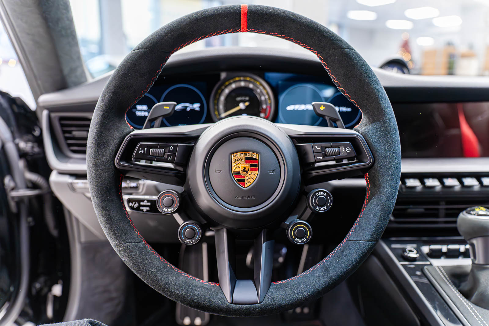 Porsche 16 Pro Max