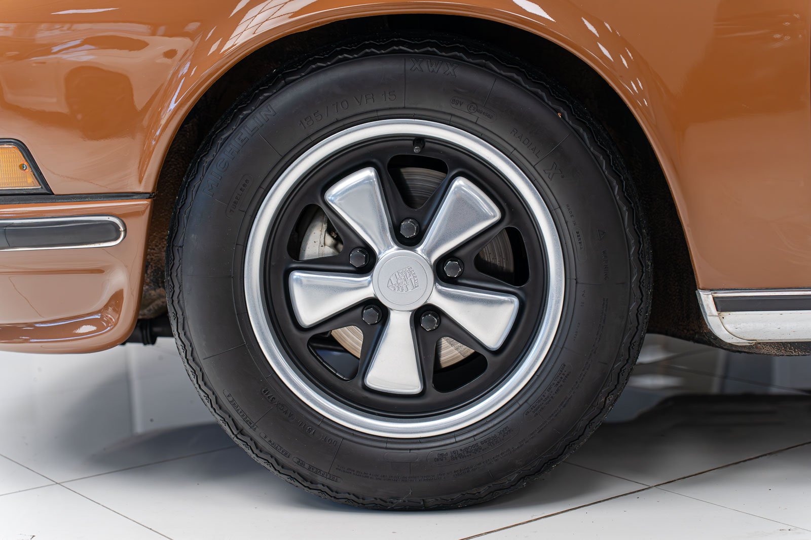PORSCHE 911 2.4 S