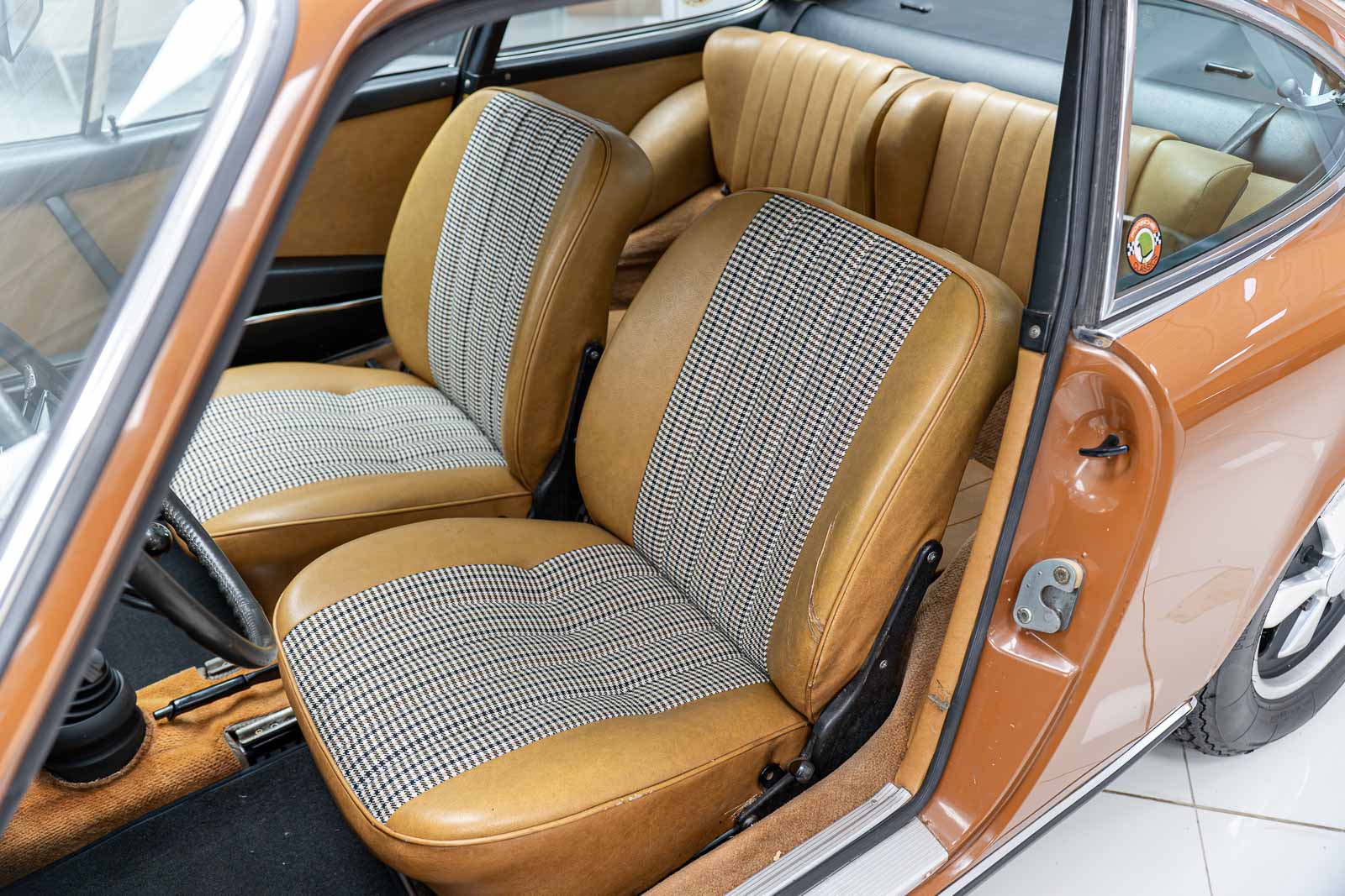 PORSCHE 911 2.4 S